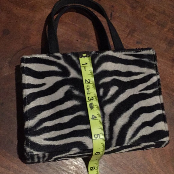 Esprit Zebra Purse with detachable shoulder strap - Picture 6 of 12